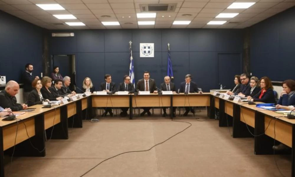 Κορονοϊός: Έκτακτη σύσκεψη λοιμωξιολόγων μετά την «έκρηξη» κρουσμάτων